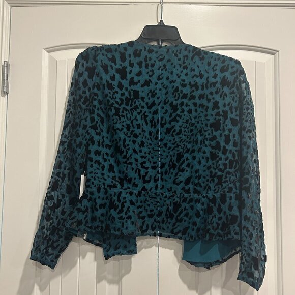 ASTR The Label Teal Leopard Wrap Blouse with Shoulder Pads Women’s Size XL - Picture 8 of 11
